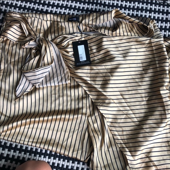 Tie Waist Wide Leg Pants - Picture 3 of 3